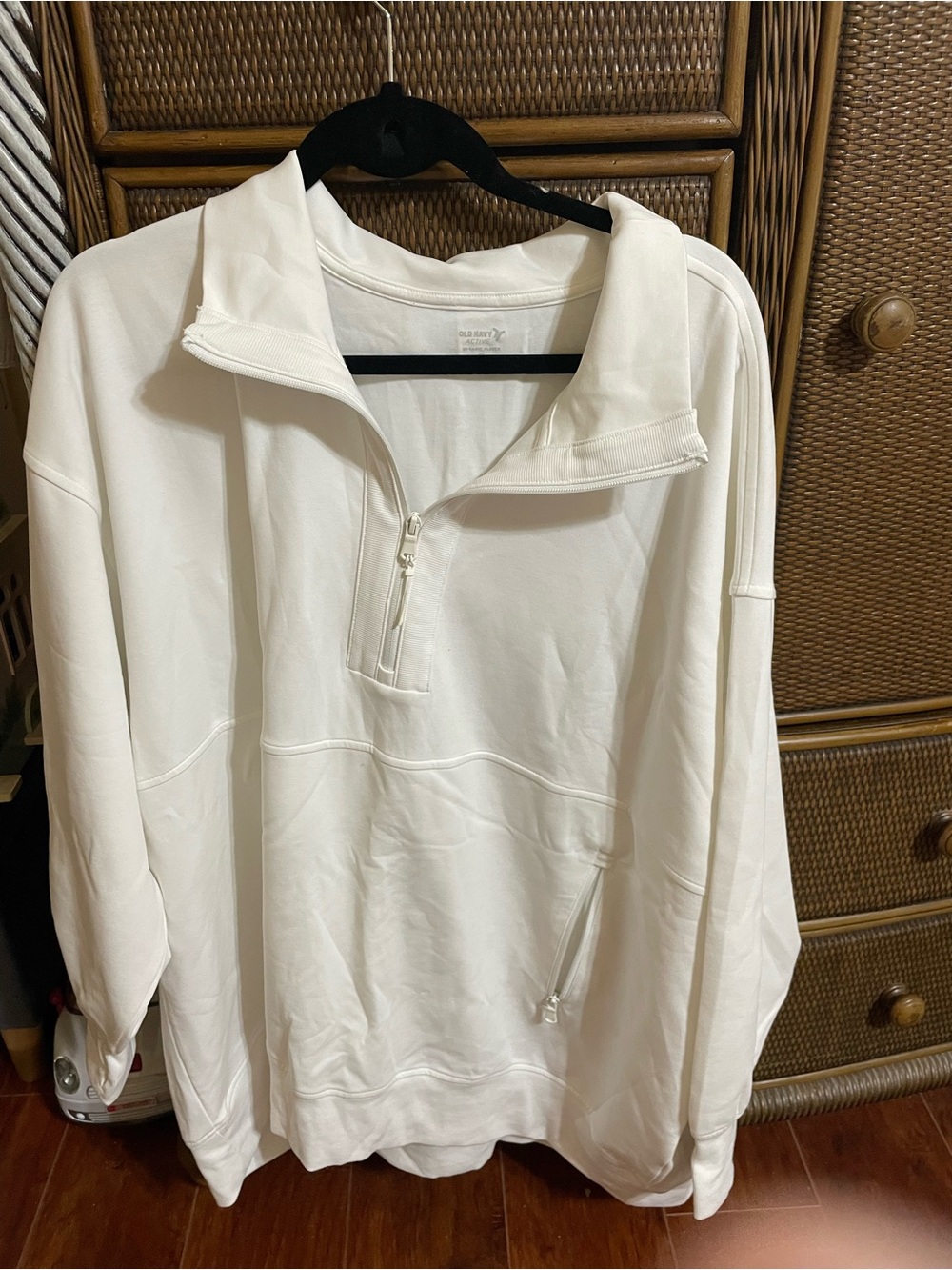 Old Navy Women's White V-Neck Quarter-Zip Pullover Sweater